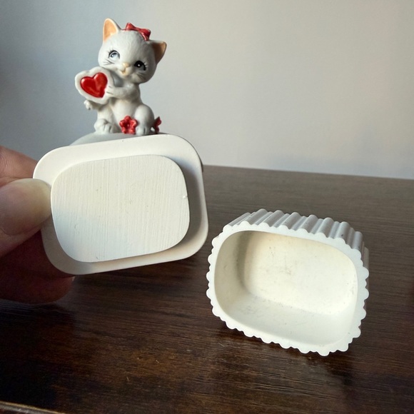 Floral Embossed Trinket Box - Picture 5 of 11